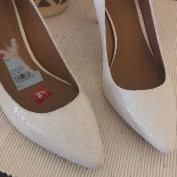 Calvin Klein - Picture 2 of 4